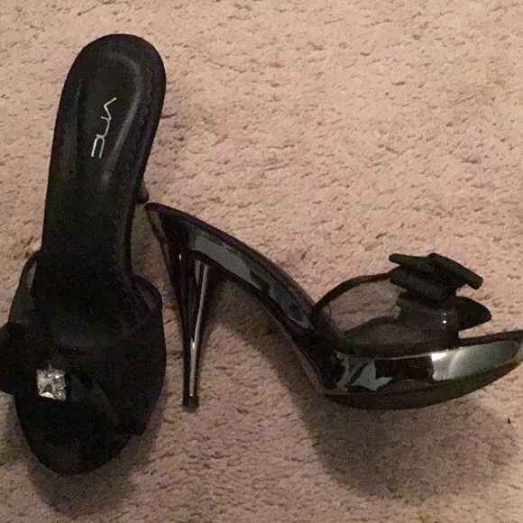 Heels with black bow - Picture 2 of 3
